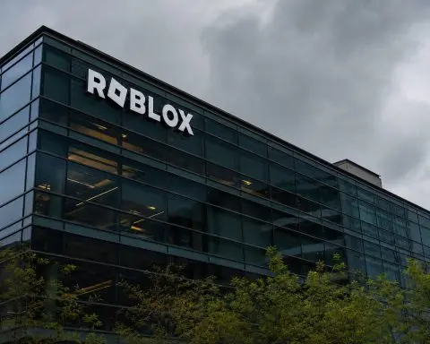 Roblox (NYSE:RBLX) Shares Recover While 6% Bookings Decline per Payer Challenges Strategy Shift