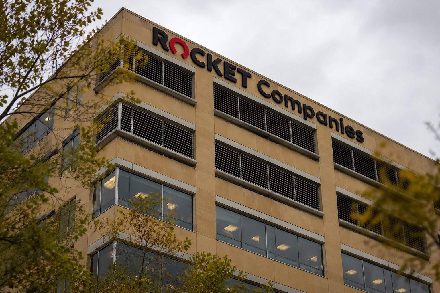 Rocket Companies shares drop while record mortgage share coincides with a lower-margin product mix