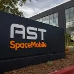 Rocket Lab (NASDAQ:RKLB), AST SpaceMobile (NASDAQ:ASTS) Edge Higher Ahead of Results; ASTS Confronts Greater Revenue Challenge