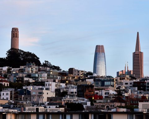 Salesforce Shares Lift 1.6% on 2.3x Volume as AI Surge Tests Analyst Price Targets