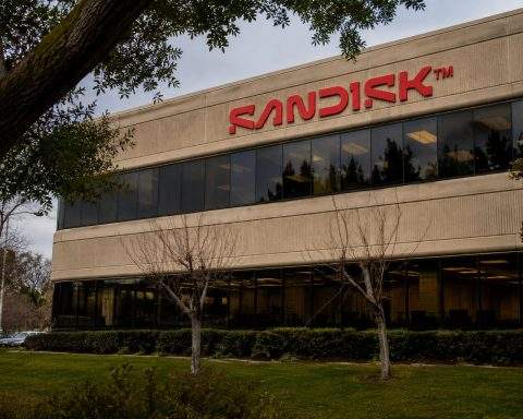 Sandisk (NASDAQ:SNDK) stock falls after earnings as edge delivers the bigger revenue gain