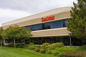 Sandisk shares in focus as $93.9 billion in contracts puts promise of 80% margin to the test