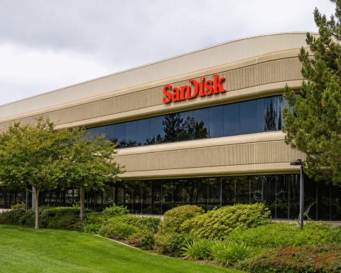 Sandisk shares in focus as $93.9 billion in contracts puts promise of 80% margin to the test