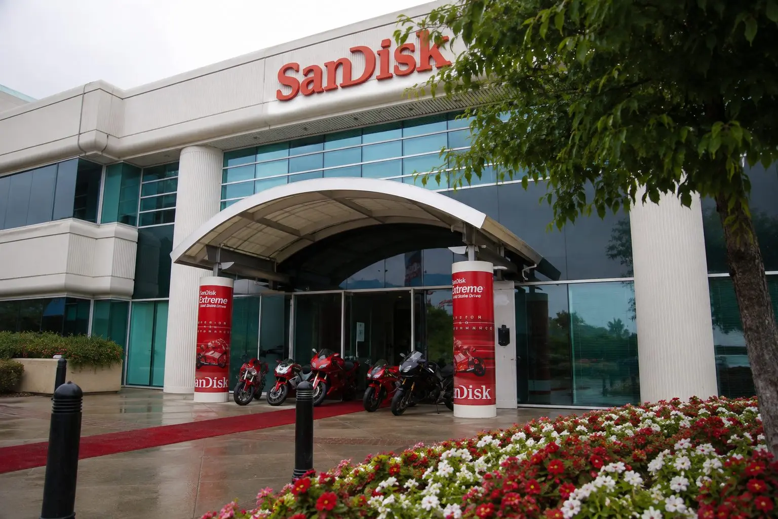 Sandisk shares slip post-earnings; pricing accounts for majority of quarterly gains