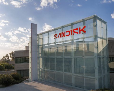 Sandisk Stock Gets a $1,600 Upgrade Before Investor Day Tests the Margin Trade-Off