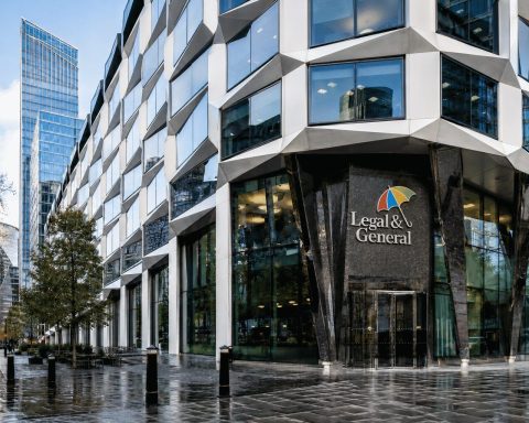 Six Brokers Issue Sells Despite Legal & General’s 7.7% Yield