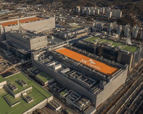 SK Hynix Shares Gain 3.9% with U.S. ADRs Trading at 48% Premium