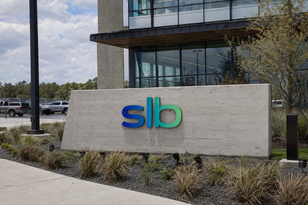 SLB Shares Climb 4.2% After Venezuela Data Agreement, Analysts Remain 8% Above Consensus