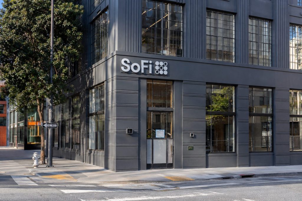 SoFi’s $22 Bull Case Relies on Achieving a 51% Cross-Sell Rate