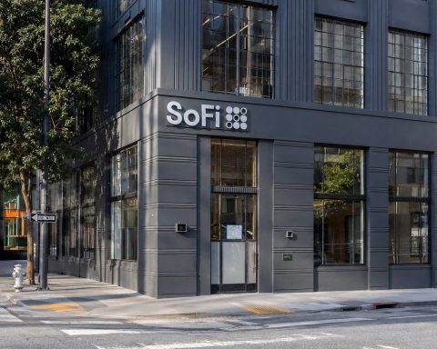 SoFi’s $22 Bull Case Relies on Achieving a 51% Cross-Sell Rate