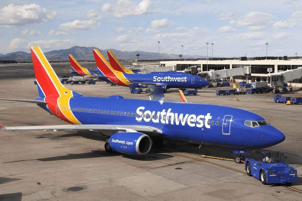 Southwest Airlines (NYSE:LUV) Maintains Usual Boarding Process as Revenue Pressure Grows, Elevating Performance Risks Southwest Airlines (NYSE:LUV) Maintains Usual Boarding Process as Revenue Pressure Grows, Elevating Performance Risks