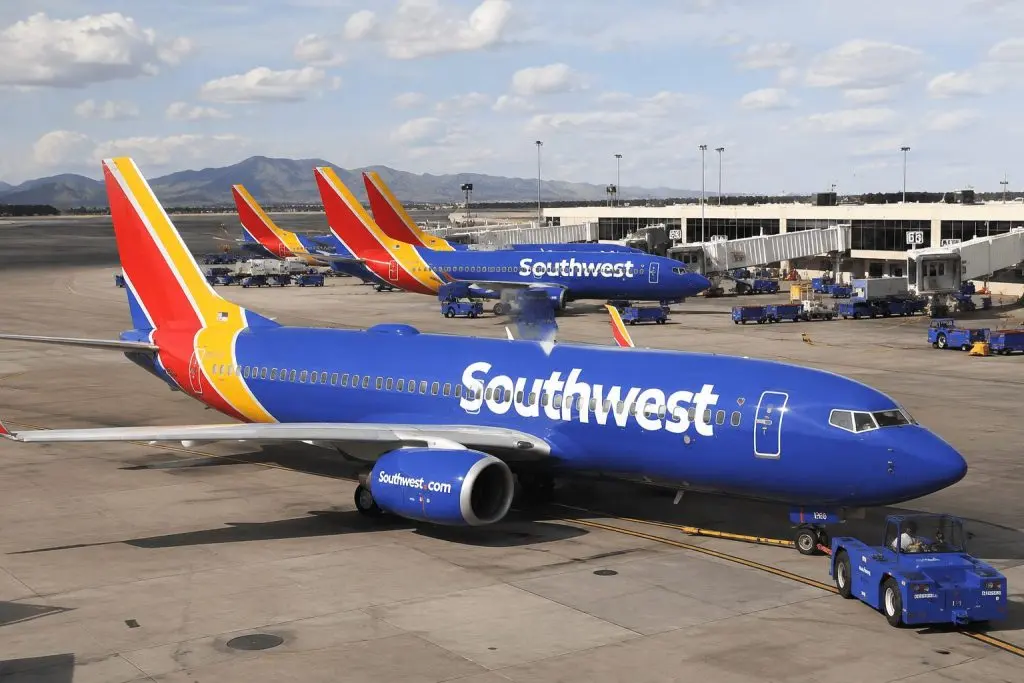 Southwest Airlines (NYSE:LUV) Maintains Usual Boarding Process as Revenue Pressure Grows, Elevating Performance Risks