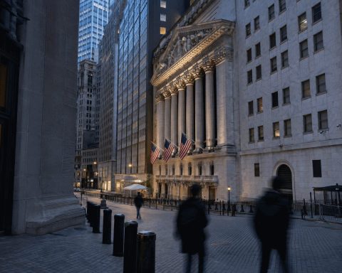 S&P 500 Futures Edge Lower with Oil Gains Challenging Fed Relief Buffer