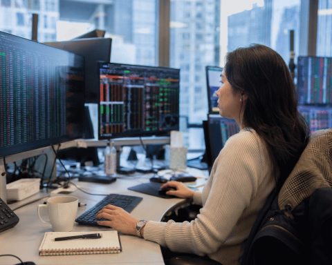 S&P 500 Surpasses Wall Street Median Target Ahead of Monday Market Preview
