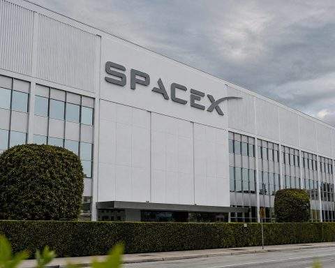 SpaceX (NASDAQ:SPCX) Shares Buoyed by AI Investments Despite Moon Impact Crater