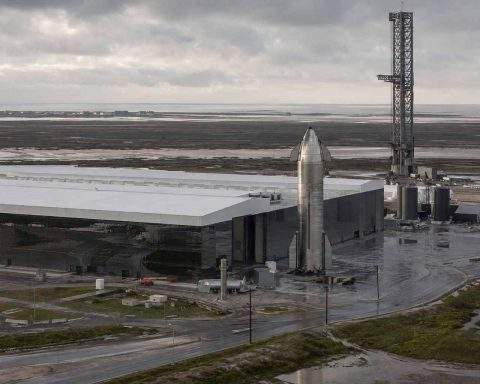 SpaceX (NASDAQ:SPCX) Recovers Pre-Earnings Levels Following 143% Increase in Share Float
