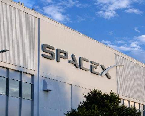SpaceX (NASDAQ:SPCX) Braces for $99 Billion Lockup Expiry Following Major AI Capex Boost