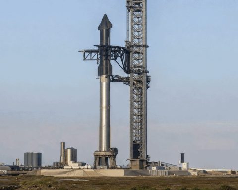 SpaceX Shares Advance 0.5% as $18.4 Billion Capital Spending Outpaces Revenue