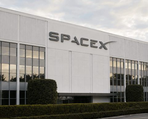 SpaceX shares (SPCX) fall as upcoming share unlock matches 3.4 days of trading volume