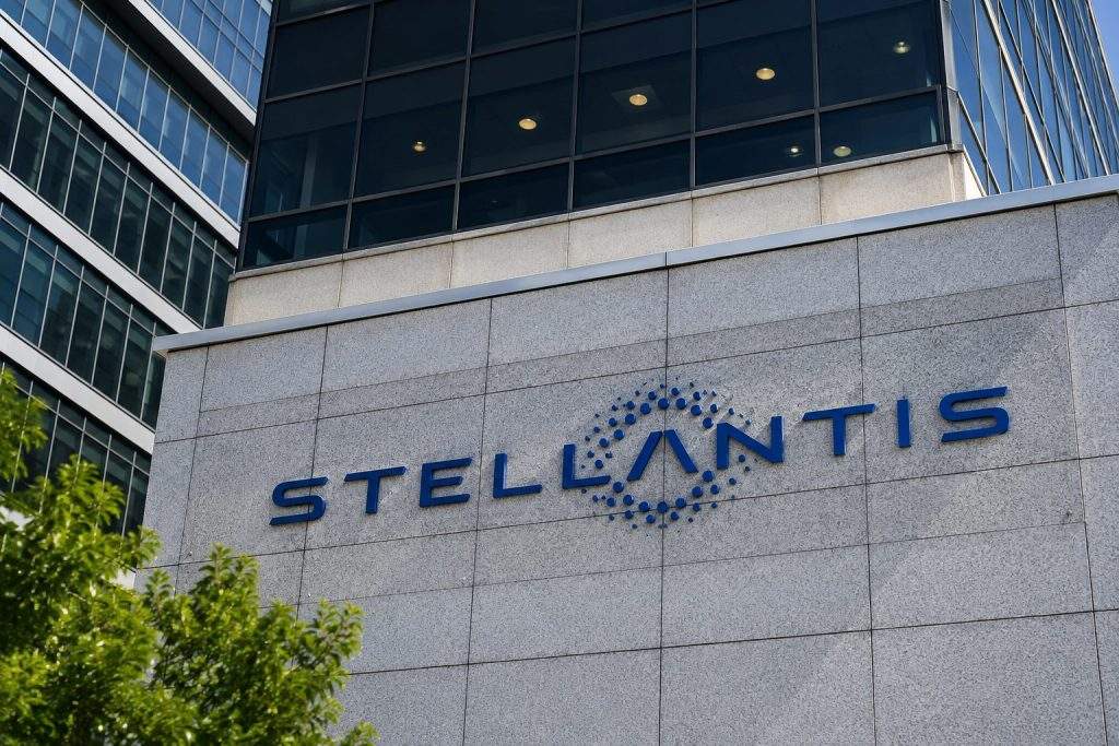 Stellantis shares dip with 1.8% margin as U.S. markets close and after-hours trading shows activity Stellantis shares dip with 1.8% margin as U.S. markets close and after-hours trading shows activity
