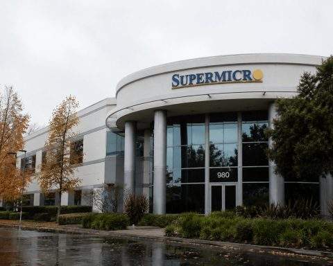 Super Micro Computer, Inc. (NASDAQ:SMCI) Stock Comes Under Pressure as Cash-Flow Concerns Emerge Despite Margin Recovery
