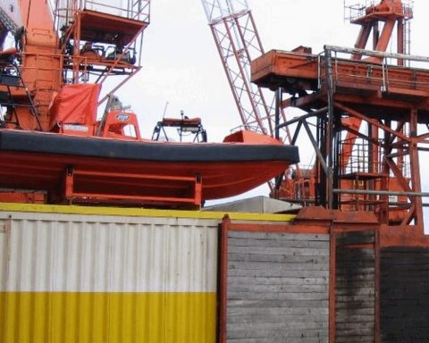 Transocean Shares Gain 1.0% With $212 Million in Cash Flow Offset by $5.1 Billion Debt Burden