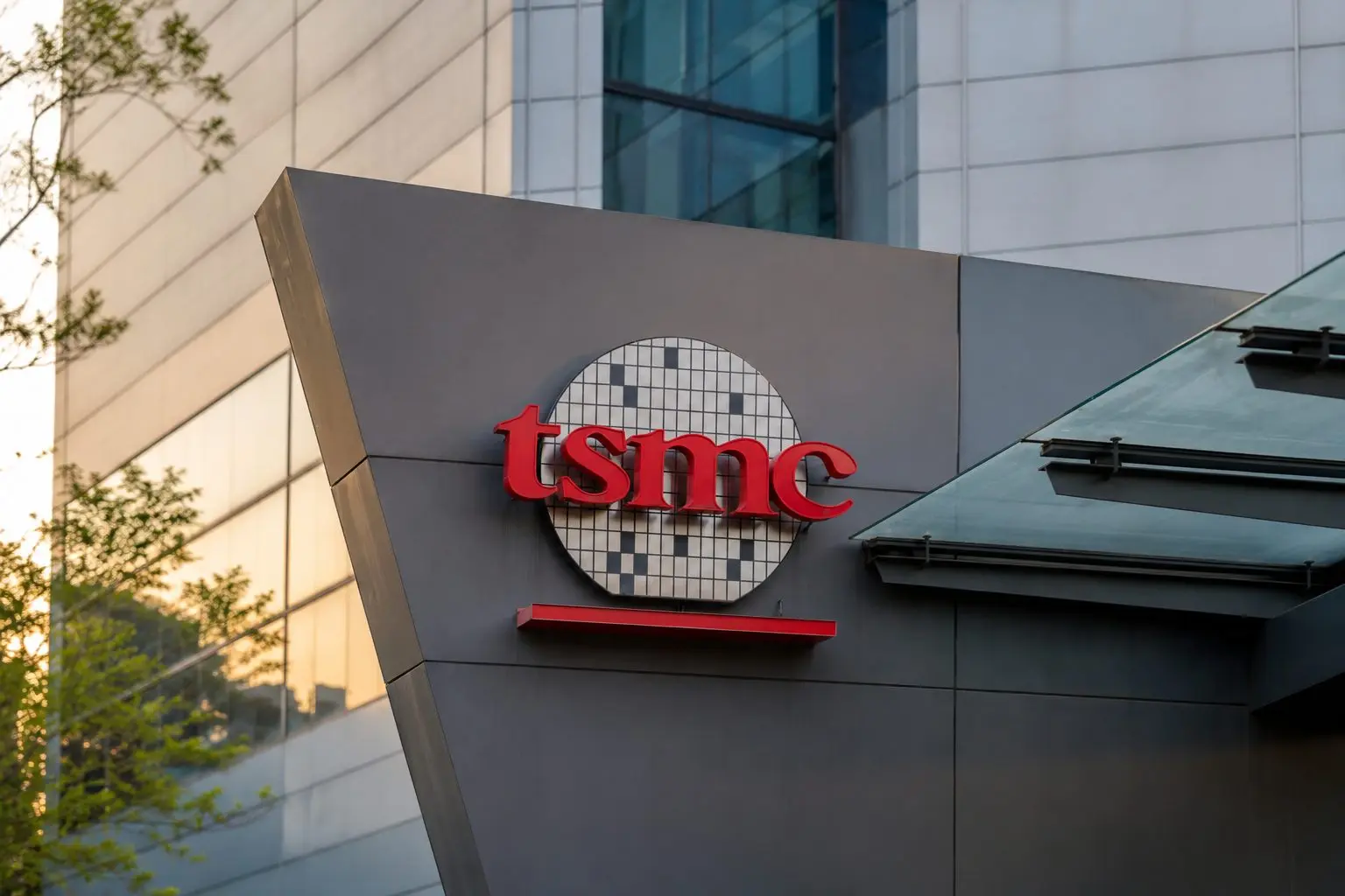 TSMC July Revenue Surges 45%, Q3 Outlook Calls for Greater Acceleration TSMC July Revenue Surges 45%, Q3 Outlook Calls for Greater Acceleration