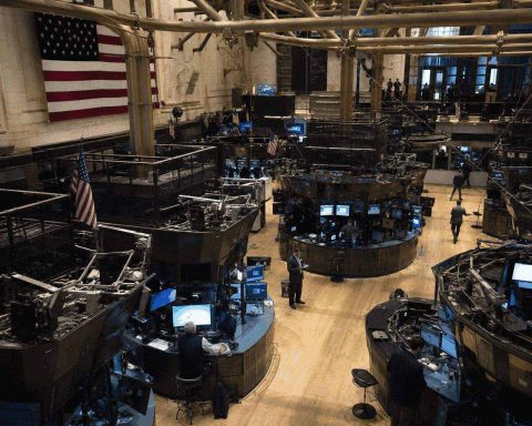 U.S. Premarket Recap — August 31, 2026, 04:00 ET: Futures Mixed as Brent Holds Above $90