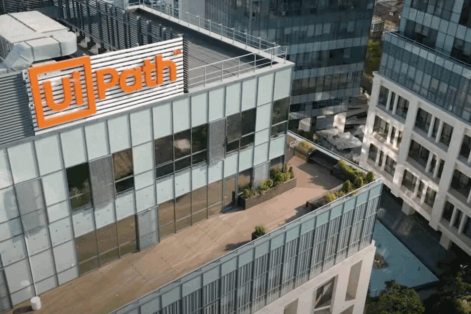 UiPath Shares Edge Down 1.0% as Options Market Expects 11% Post-Earnings Move UiPath Shares Edge Down 1.0% as Options Market Expects 11% Post-Earnings Move