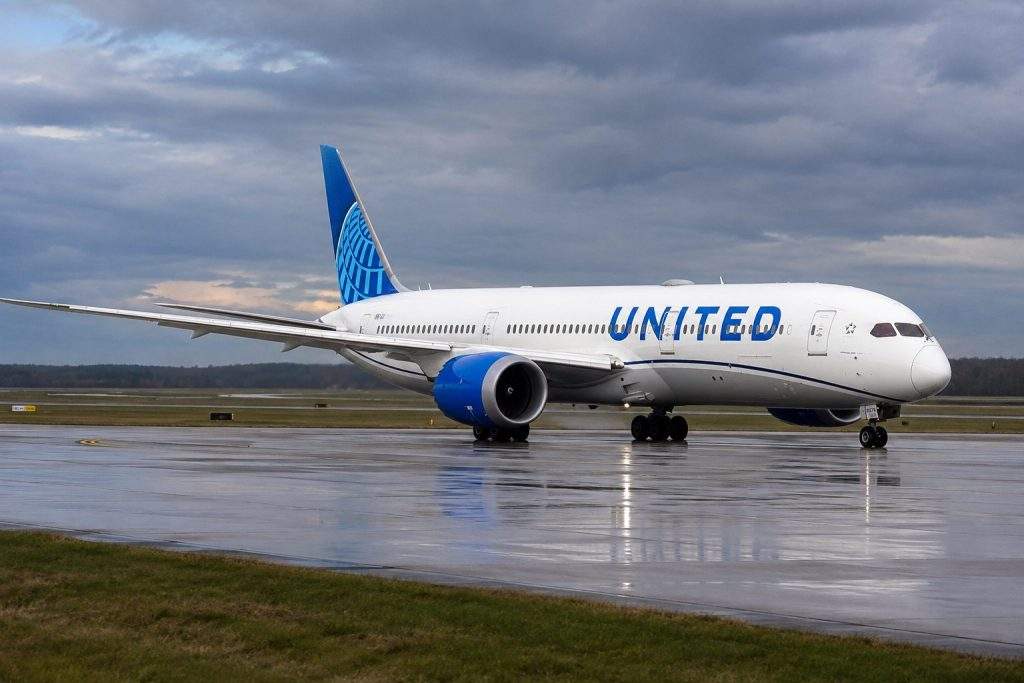 United boosts premium 787 capacity, puts yield to test on eight routes