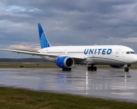 United boosts premium 787 capacity, puts yield to test on eight routes