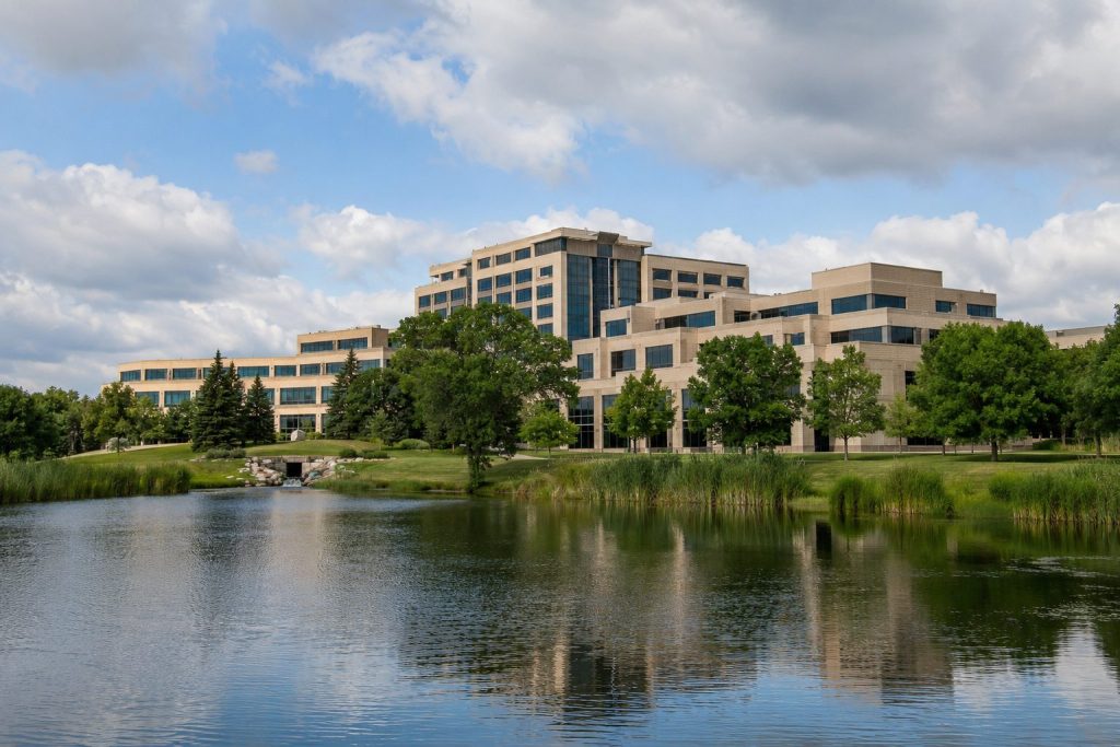 UnitedHealth Shares Up as 20x Earnings Valuation Faces Commercial Cost Risk