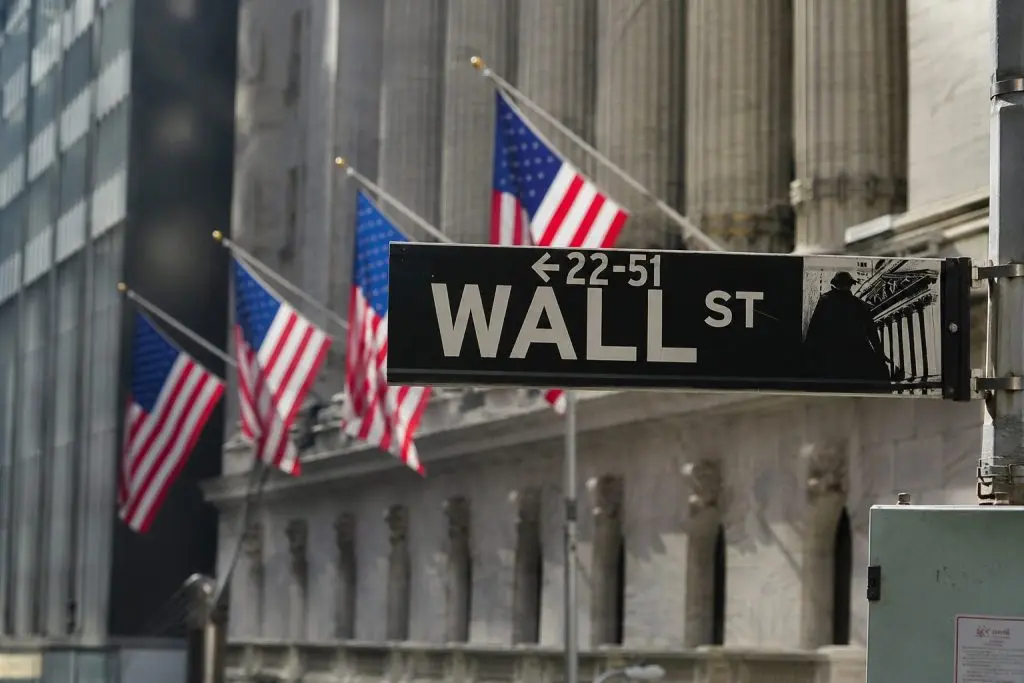 Caterpillar (NYSE:CAT) Leads Dow Gains as US Stock Futures Climb Premarket