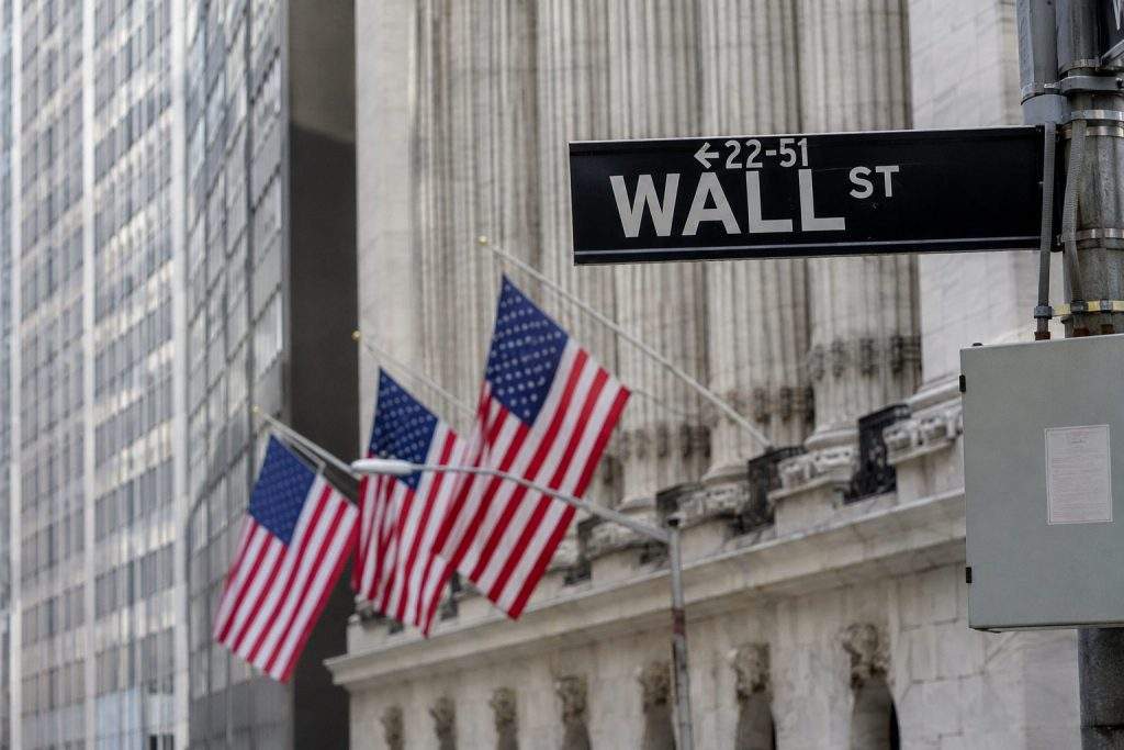 US Futures Gain as Market Differentiates Between Profitable AI Players and High Expenditures
