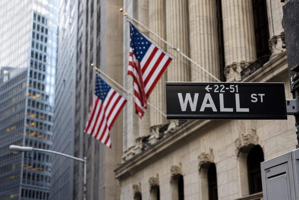 US Markets Open: Dow Rises Despite Slow Hiring and Climbing Costs, Weak Market Breadth
