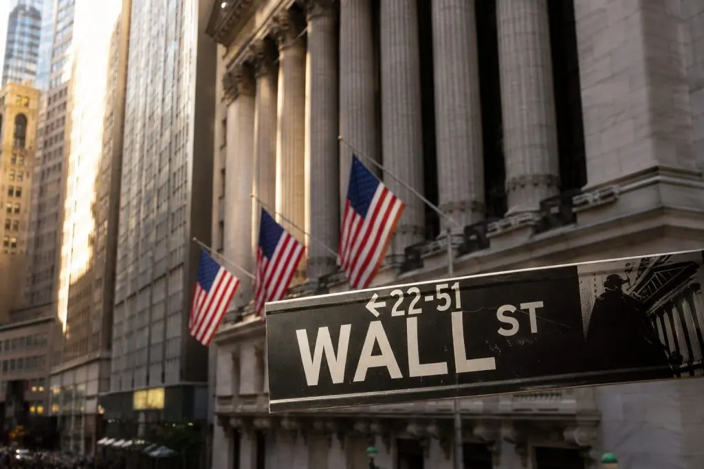 S&P 500 Ends Flat Despite Narrow Gains, Broader Market Struggles as Earnings Expectations Climb