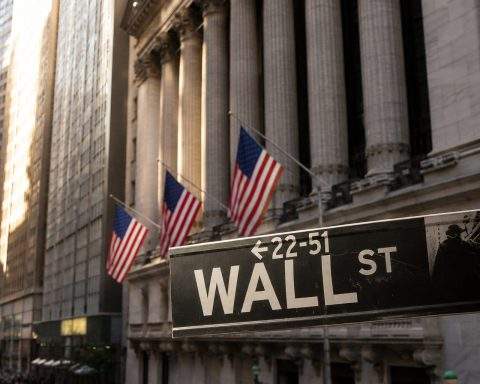 S&P 500 Ends Flat Despite Narrow Gains, Broader Market Struggles as Earnings Expectations Climb