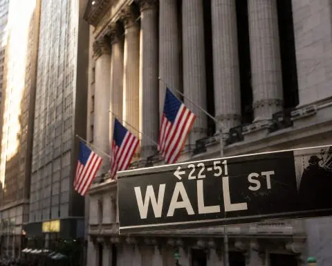 S&P 500 Ends Flat Despite Narrow Gains, Broader Market Struggles as Earnings Expectations Climb