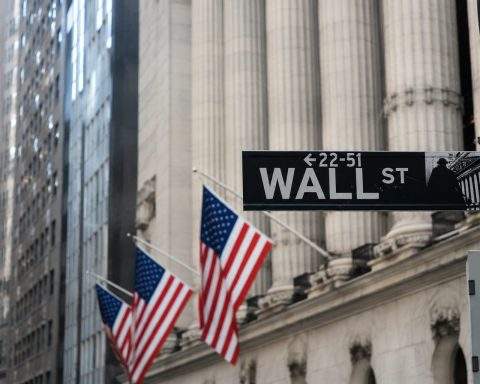 US Stocks Begin August With Focused Gains Ahead of Employment Data