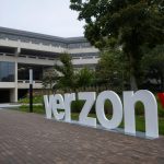 Verizon Stock Rises 1% as Downdetector Spike Meets an 8% Capital-Return Yield