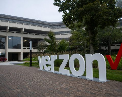 Verizon Stock Rises 1% as Downdetector Spike Meets an 8% Capital-Return Yield