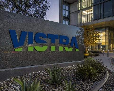 Vistra Shares Fall Ahead of Earnings After Rival Miss Raises Questions on Financing Costs