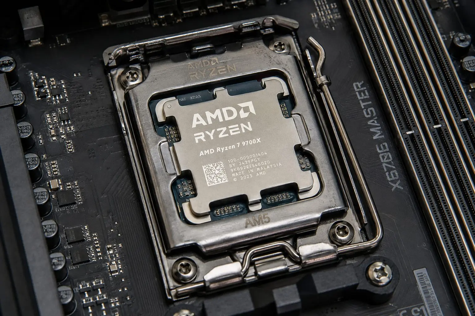VTI’s Nearly 2% Gain Supported by Chip and AI Stocks Beyond AMD