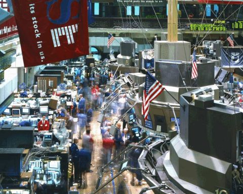 Wall Street falls as investors react to oil price surge, August 31, 2026, 10:00 ET