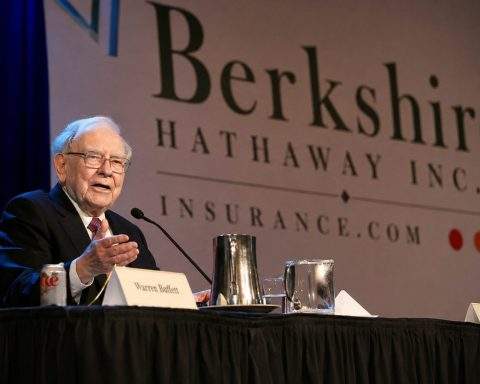 Buffett Flags Market Concerns, Highlights Buyback Importance as U.S. Cash Markets Shut