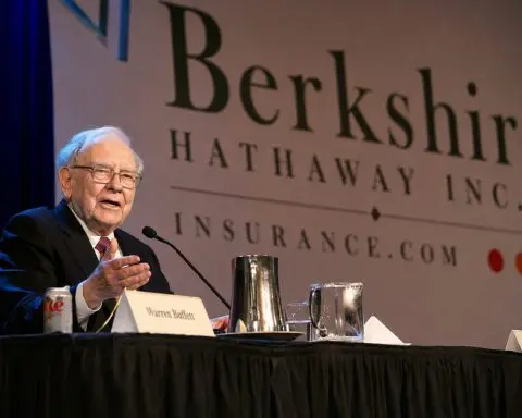 Buffett Flags Market Concerns, Highlights Buyback Importance as U.S. Cash Markets Shut