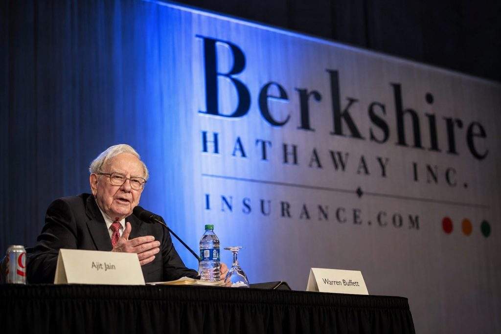 Buffett’s S&P 500 Guidance: Lower ETF Costs, Heightened Concentration Risk