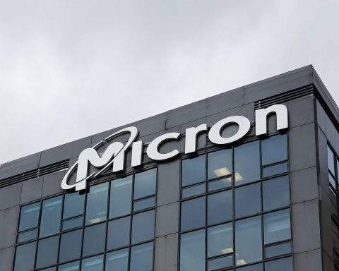 Micron Technology (NASDAQ:MU) Stock’s 5.3x FY27 P/E Reflects a Wager on Memory Prices