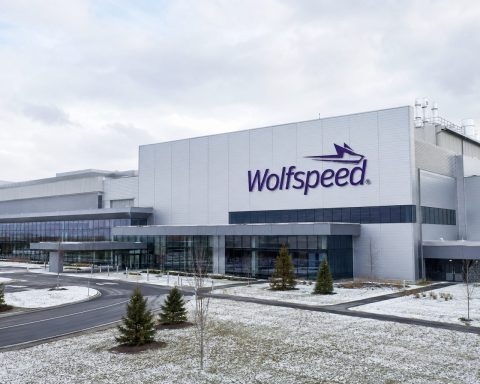 Wolfspeed Shares Fall 9% Following $150 Million Sales and 20% Gross Loss
