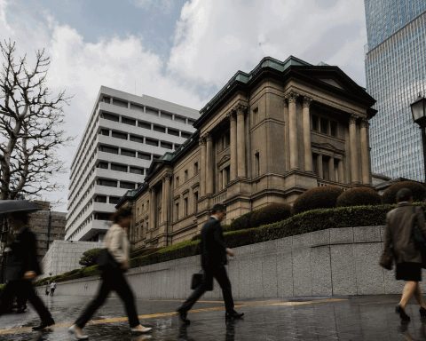 Yen Approaches 160 as Bets on BOJ September Rate Hike Climb to 80%